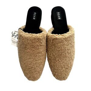 NWT ROAM Fuzzy Mule in Beige